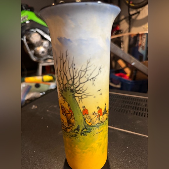 Crown Ducal Wear England Vase with Gilt Rim - Picture 2 of 4